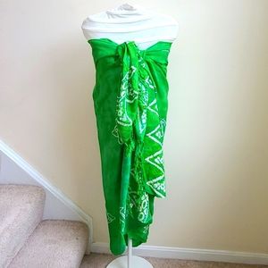 Green & White Sarong NWOT